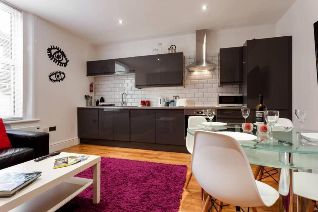Stylish 2 Bed 2 Bath *Close To Beach And Centre With Parking* บอร์นมัธ ภายนอก รูปภาพ