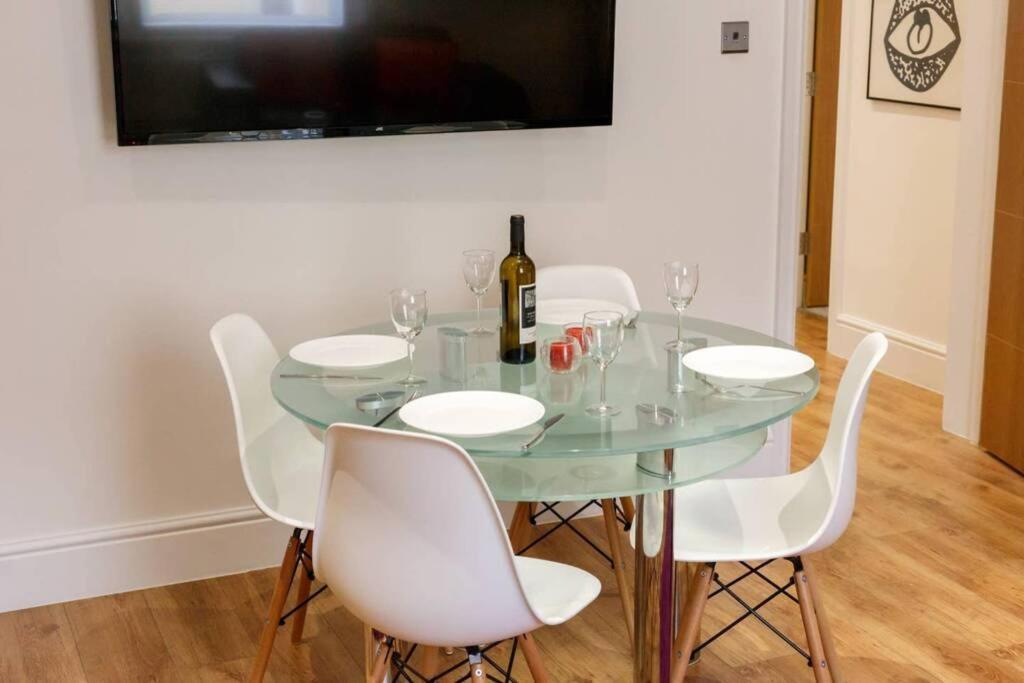 Stylish 2 Bed 2 Bath *Close To Beach And Centre With Parking* บอร์นมัธ ภายนอก รูปภาพ