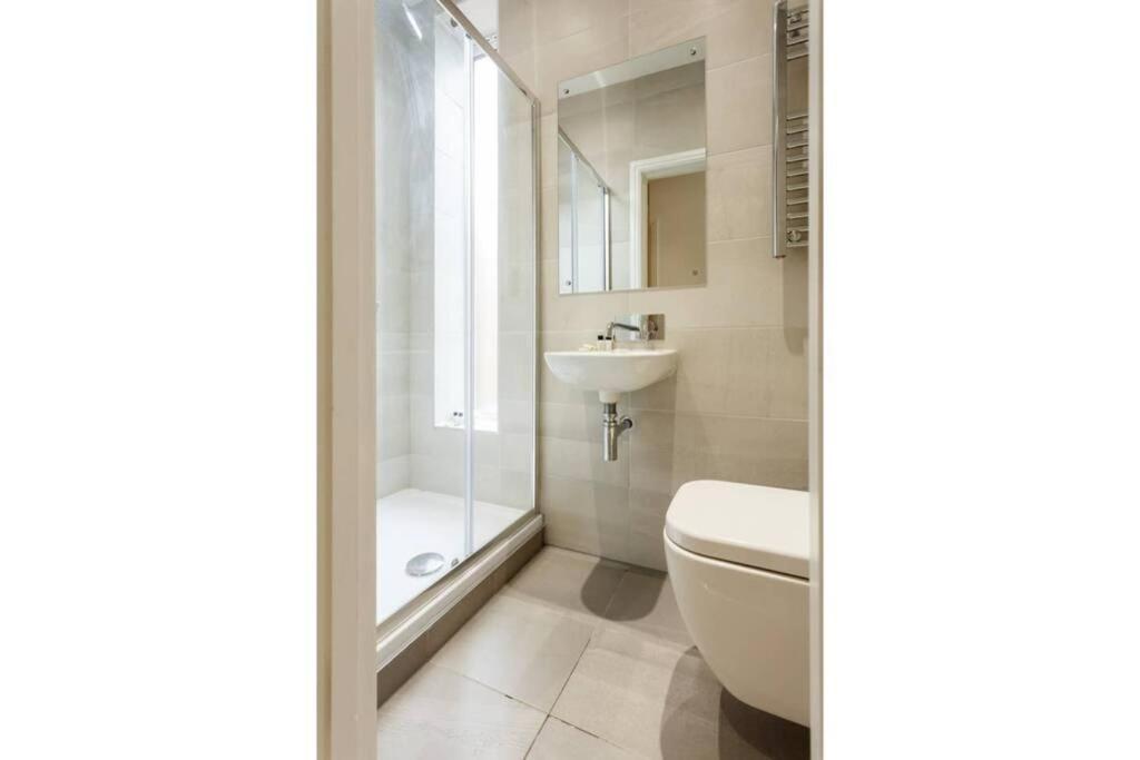 Stylish 2 Bed 2 Bath *Close To Beach And Centre With Parking* บอร์นมัธ ภายนอก รูปภาพ