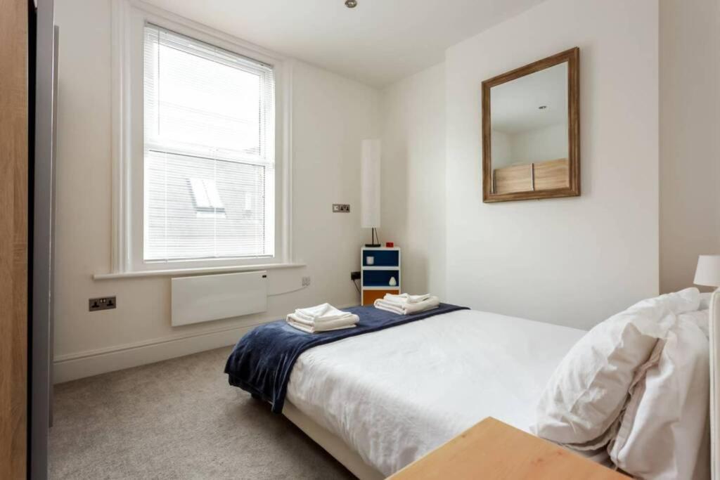 Stylish 2 Bed 2 Bath *Close To Beach And Centre With Parking* บอร์นมัธ ภายนอก รูปภาพ