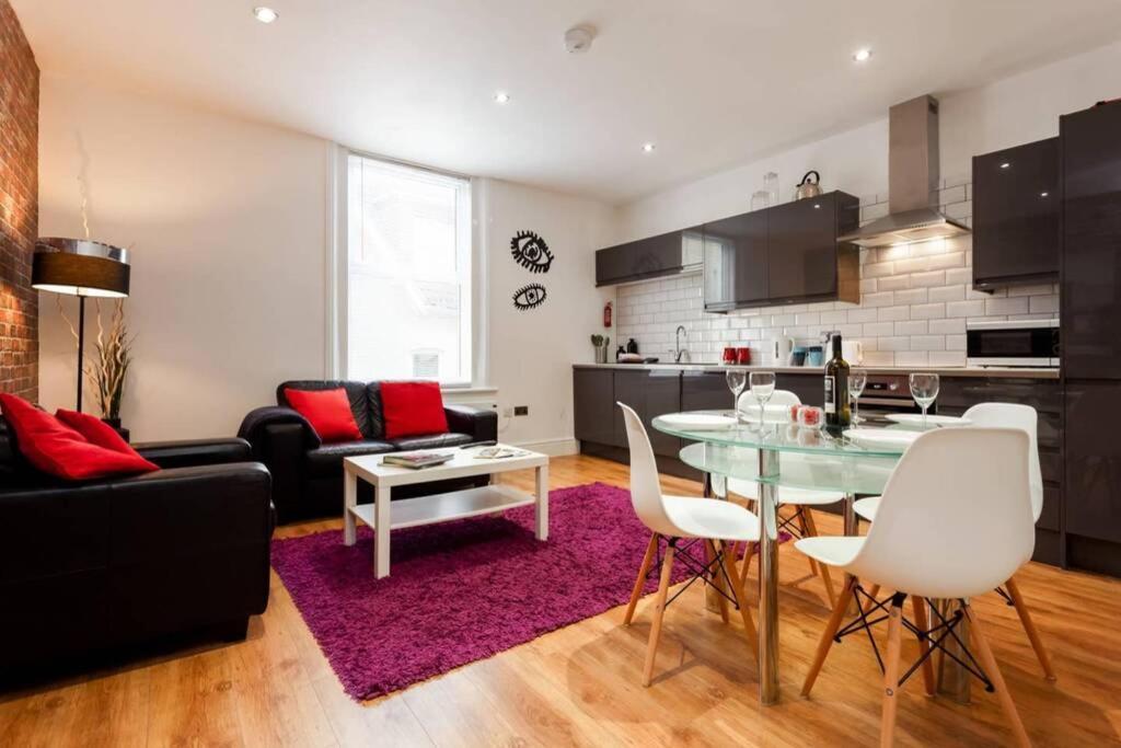 Stylish 2 Bed 2 Bath *Close To Beach And Centre With Parking* บอร์นมัธ ภายนอก รูปภาพ